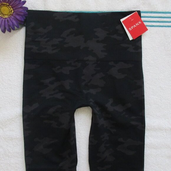 New SPANX Leggings Size Medium High Waisted Black Camo - Picture 5 of 9